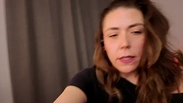 Snapshot of Ellie-L-Elizabeth chatting on May 7, 2026, 2:50 am Ellie-L-Elizabeth online show from May 7, 2026, 2:50 am