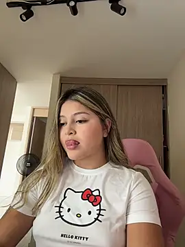 lunablossom  online show from March 3, 2026, 7:42 pm