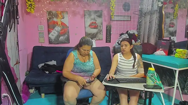 lesbiancuple online show from June 11, 2026, 12:14 pm