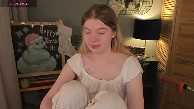 ohmyJuliet online show from December 13, 2024, 2:21 am