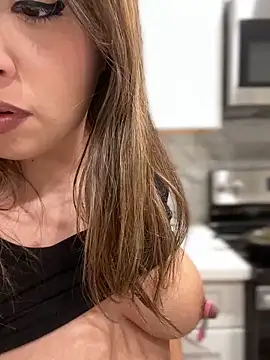 Snapshot of AriannaPena chatting on February 27, 2025, 5:24 am AriannaPena online show from February 27, 2025, 5:24 am