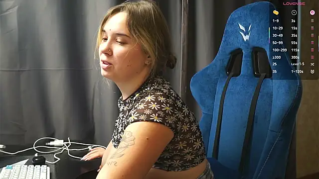 Snapshot of Sandra_SW_ chatting on April 9, 2026, 6:19 am Sandra SW online show from April 9, 2026, 6:19 am