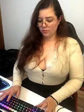 kayortiiz online show from December 16, 2025, 1:32 am