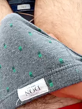 mickzizi online show from April 23, 2026, 12:29 pm