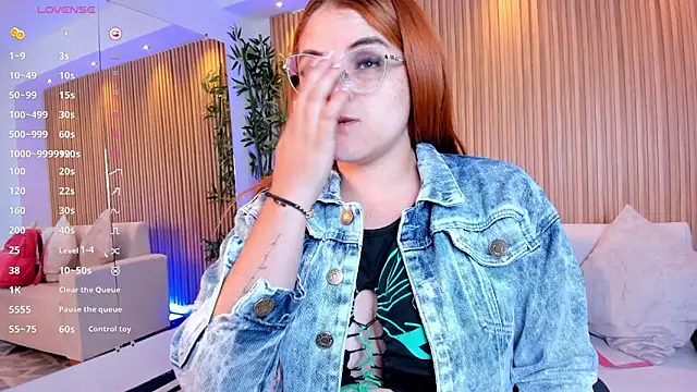 kimbrownn online show from November 21, 2025, 12:48 pm