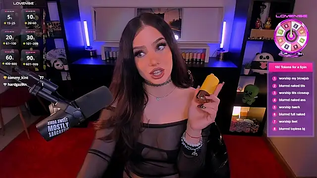 SofiRusselle online show from November 17, 2025, 6:46 pm