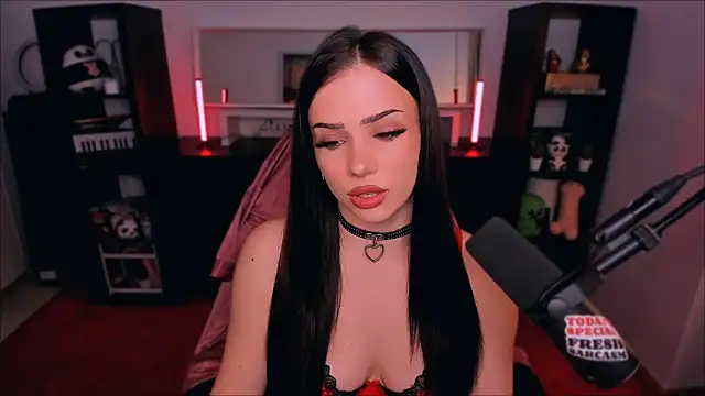 SofiRusselle online show from February 9, 2026, 7:40 pm