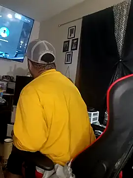 Snapshot of yellowwetfox chatting on December 29, 2024, 2:38 am yellowwetfox online show from December 29, 2024, 2:38 am