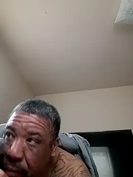 Snapshot of yellowwetfox chatting on April 8, 2026, 1:44 pm yellowwetfox online show from April 8, 2026, 1:44 pm