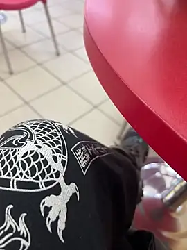 CrazzyChicks online show from March 19, 2026, 5:55 am