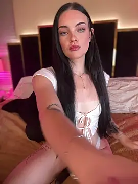 KarissaChantelle online show from May 13, 2026, 4:04 pm