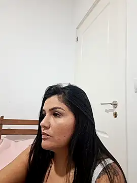 Snapshot of laura_dirtyhot chatting on December 13, 2024, 7:10 pm laura dirtyhot online show from December 13, 2024, 7:10 pm