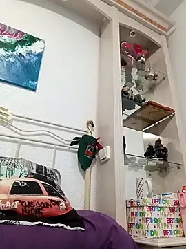 laura dirtyhot online show from December 3, 2025, 7:27 am