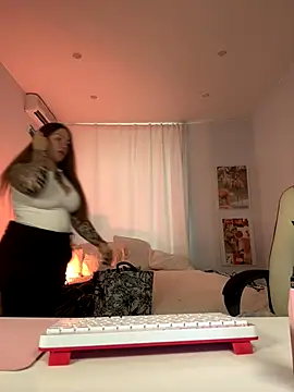 IvyHoney online show from October 19, 2025, 8:37 am
