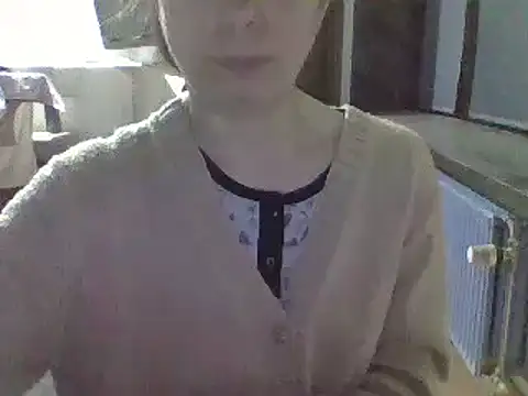 Snapshot of Moi_Lina chatting on December 21, 2024, 1:15 am Moi Lina online show from December 21, 2024, 1:15 am