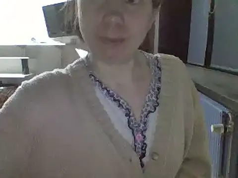 Snapshot of Moi_Lina chatting on December 28, 2024, 12:04 am Moi Lina online show from December 28, 2024, 12:04 am