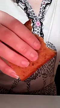 Snapshot of Moi_Lina chatting on January 6, 2025, 1:52 pm Moi Lina online show from January 6, 2025, 1:52 pm