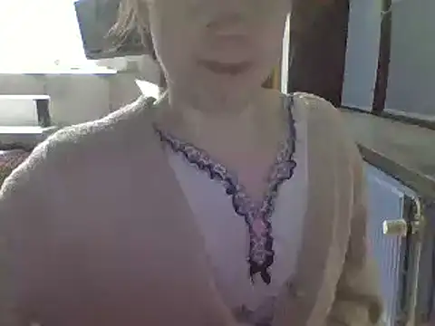 Snapshot of Moi_Lina chatting on January 8, 2025, 10:16 pm Moi Lina online show from January 8, 2025, 10:16 pm