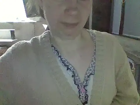 Snapshot of Moi_Lina chatting on January 19, 2025, 11:00 pm Moi Lina online show from January 19, 2025, 11:00 pm