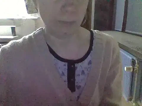 Snapshot of Moi_Lina chatting on February 6, 2025, 12:33 am Moi Lina online show from February 6, 2025, 12:33 am