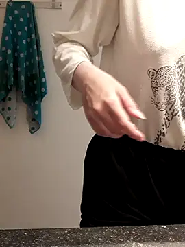 Snapshot of Moi_Lina chatting on September 9, 2025, 11:21 am Moi Lina online show from September 9, 2025, 11:21 am