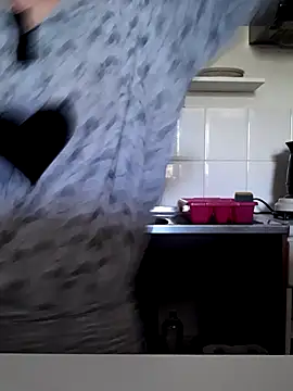 Snapshot of Moi_Lina chatting on October 4, 2025, 11:30 am Moi Lina online show from October 4, 2025, 11:30 am