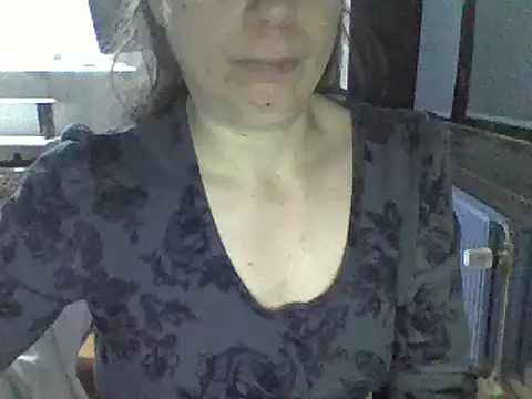 Snapshot of Moi_Lina chatting on October 5, 2025, 10:07 pm Moi Lina online show from October 5, 2025, 10:07 pm