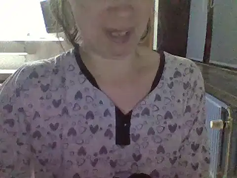 Snapshot of Moi_Lina chatting on October 17, 2025, 9:39 pm Moi Lina online show from October 17, 2025, 9:39 pm