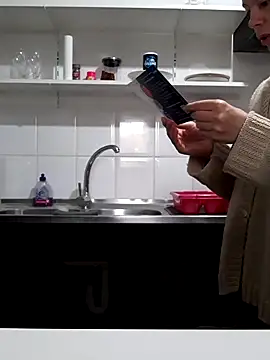 Snapshot of Moi_Lina chatting on November 5, 2025, 2:06 pm Moi Lina online show from November 5, 2025, 2:06 pm