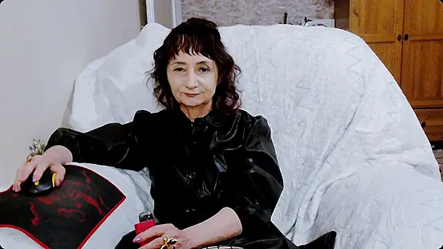 AnnieEltgant online show from January 15, 2025, 2:24 pm