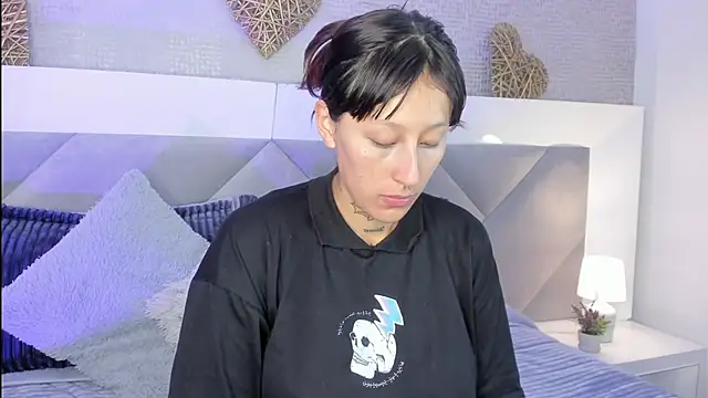 Mariana Joness online show from April 17, 2026, 2:58 am