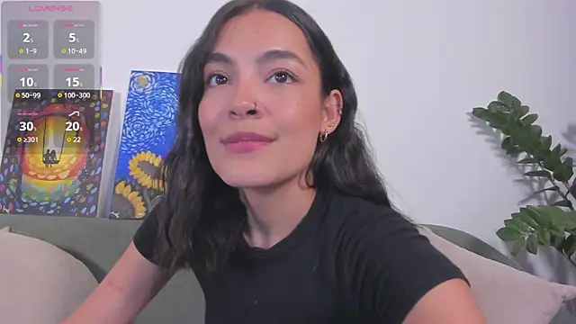 TIFFANYRUSSO online show from March 27, 2026, 4:18 am