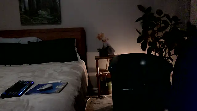 Snapshot of StrongMuscularAndHuge chatting on April 16, 2026, 8:59 am StrongMuscularAndHuge online show from April 16, 2026, 8:59 am