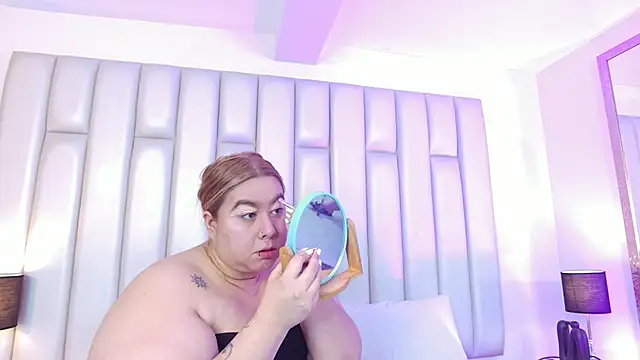 aandreaperez online show from March 19, 2026, 11:47 am