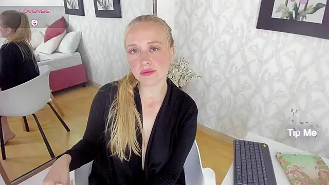 EmilySumer online show from December 26, 2024, 9:01 am
