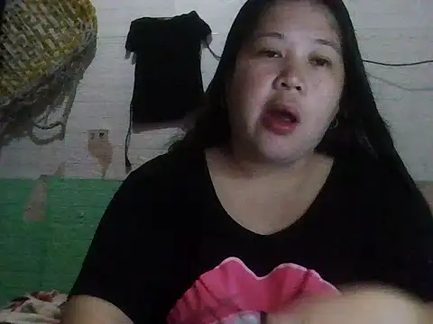 Snapshot of hotsexylyn chatting on December 2, 2025, 8:52 am hotsexylyn online show from December 2, 2025, 8:52 am