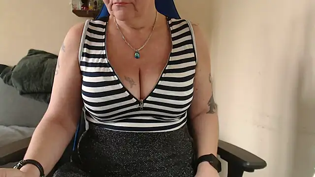 Diablica41 online show from November 25, 2025, 9:42 am