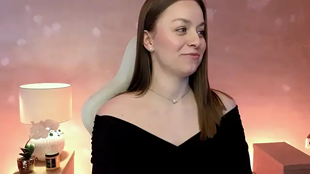 MilaFleur online show from April 8, 2026, 2:28 pm