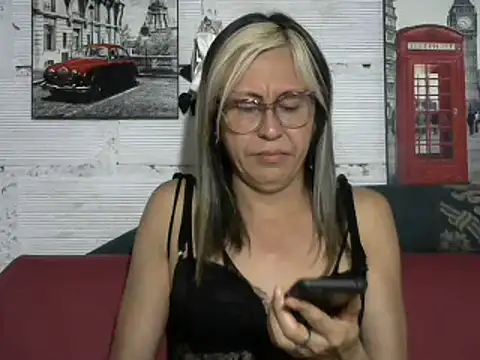 divahot08 online show from December 5, 2024, 3:28 pm