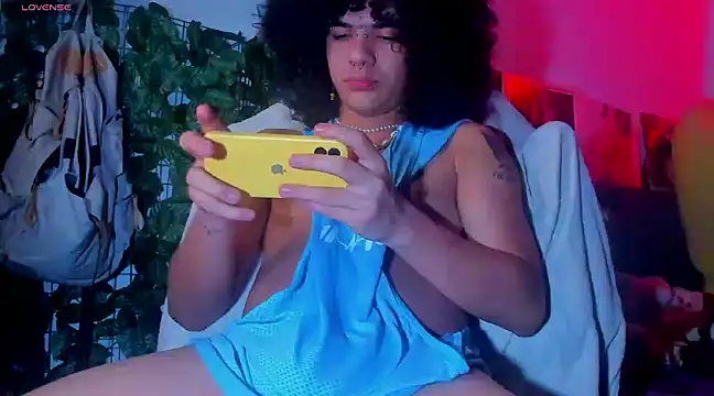 Snapshot of sweetvond_ chatting on March 4, 2025, 5:21 am sweetvond  online show from March 4, 2025, 5:21 am