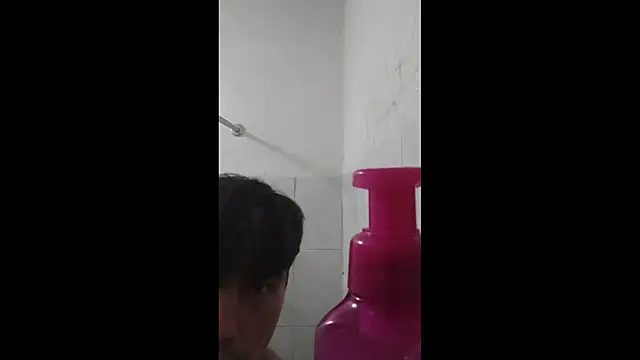 Snapshot of Luisoon001 chatting on November 10, 2025, 7:29 am Luisoon001 online show from November 10, 2025, 7:29 am