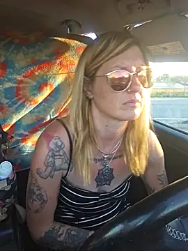 Snapshot of SheIsSomething chatting on January 17, 2026, 12:26 am SheIsSomething online show from January 17, 2026, 12:26 am