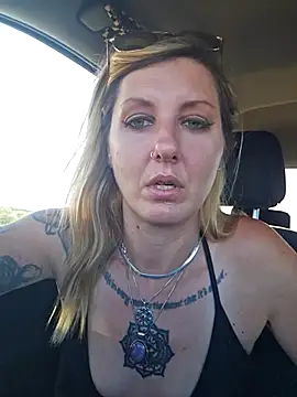 Snapshot of SheIsSomething chatting on February 18, 2026, 11:55 pm SheIsSomething online show from February 18, 2026, 11:55 pm