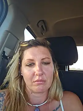 Snapshot of SheIsSomething chatting on February 23, 2026, 12:41 am SheIsSomething online show from February 23, 2026, 12:41 am