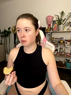 sweetest pie online show from November 13, 2025, 11:47 pm