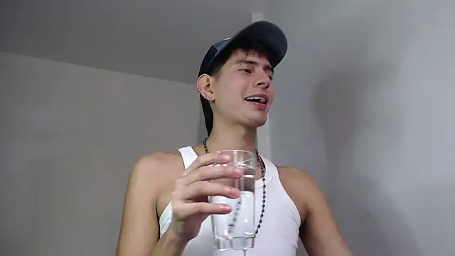 Snapshot of imdavo23 chatting on December 15, 2025, 6:56 pm imdavo23 online show from December 15, 2025, 6:56 pm