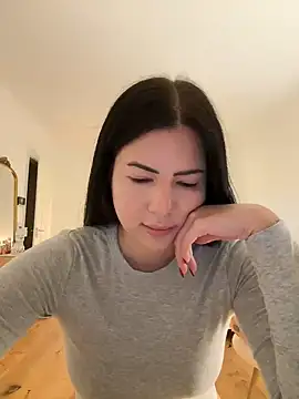 clairewntr online show from January 17, 2025, 7:27 pm