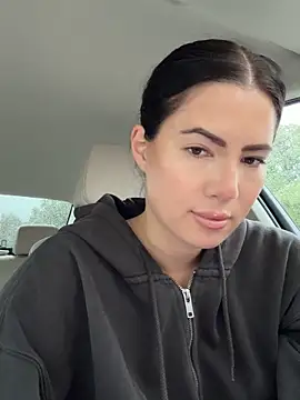 clairewntr online show from October 5, 2025, 3:32 pm