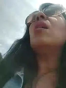 aisha latina online show from December 13, 2024, 4:27 pm