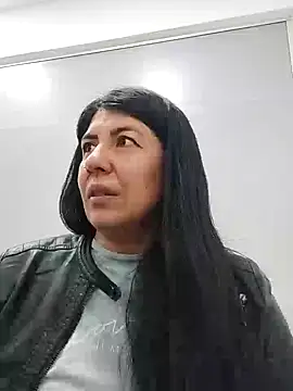 aisha latina online show from February 18, 2025, 2:49 pm